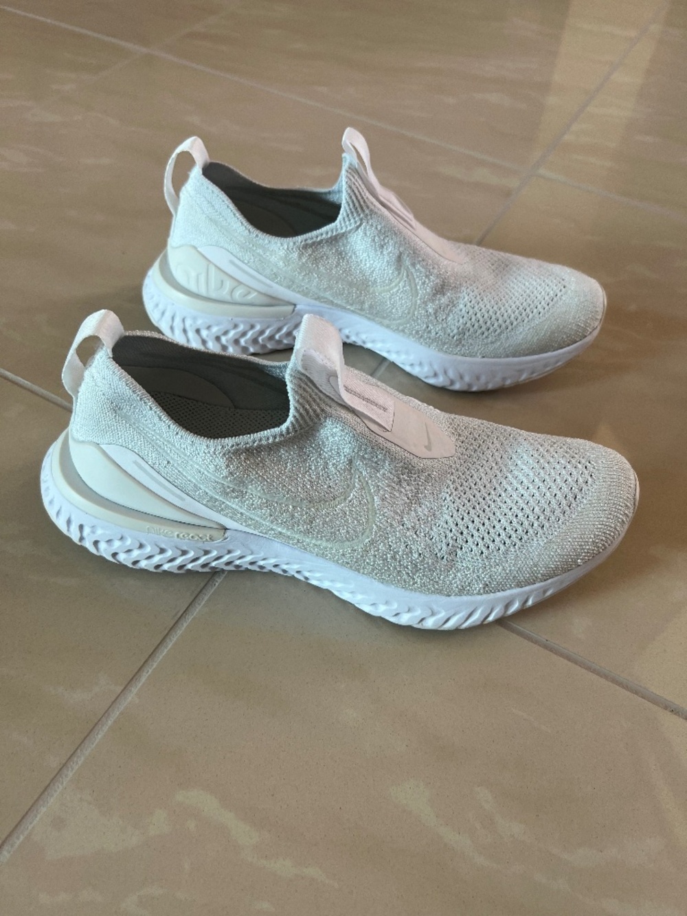 Women’s Size 8.5 Nike Epic Phantom React Flyknit Running Shoes Platinum